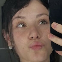 Абри́ль Милагрос Голая