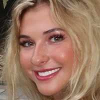 Элли Бринк Голая