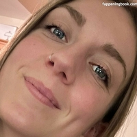 Эмбер-Роузес Голая