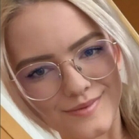 Анна Блум Голая