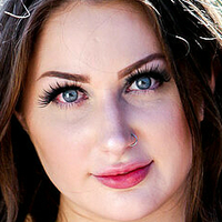 Белла Блоуз Голая