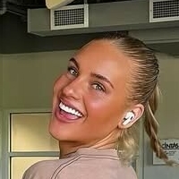 Бет Гротелюшен Голая