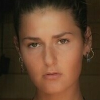 Брукетревелс Голая