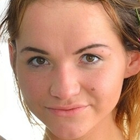 Чар Лотте Голая