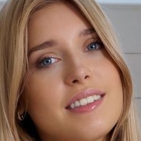 Фрея Майер Голая