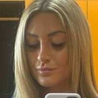 Джулисмолтени Голая