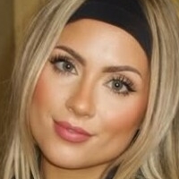 Холли Аннабель-Тейлор Голая