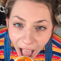 Хорни Хани Голая