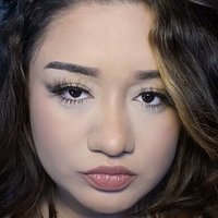 Илавми Голая