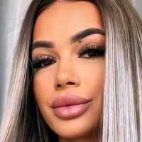 Иоана Неаксу Голая