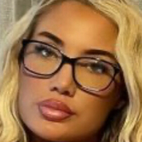 юлиахолбанел Голая