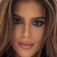 Катерина Нали́к Голая