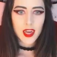 МайтиЭмилия Голая