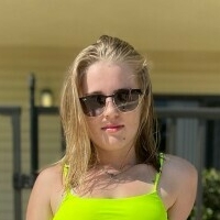 Ривер Ниппер Голая