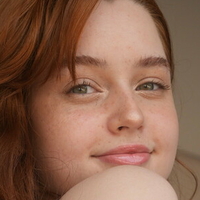 Розали Ред Голая