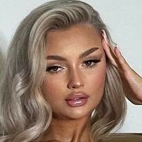 София Дельгадо Голая