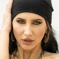 Тина Ульмеану Голая