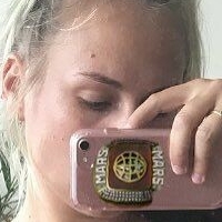 Томине Харкет Голая