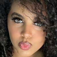 зелори Голая